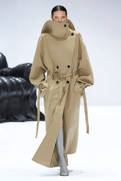 Look 15